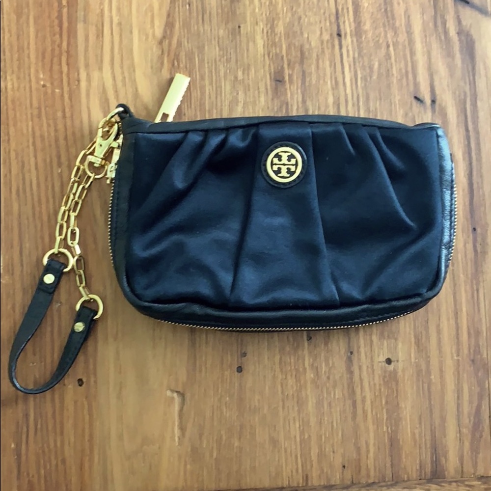 Tory Burch Satin Pleated Wristlet (Black)